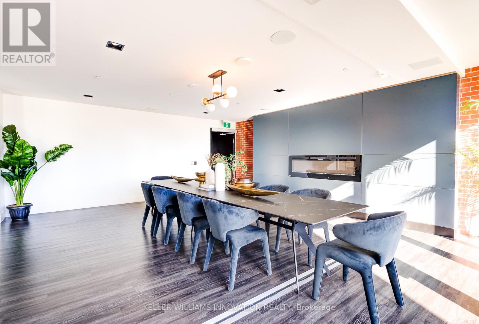 #317 15 WELLINGTON STREET - 22