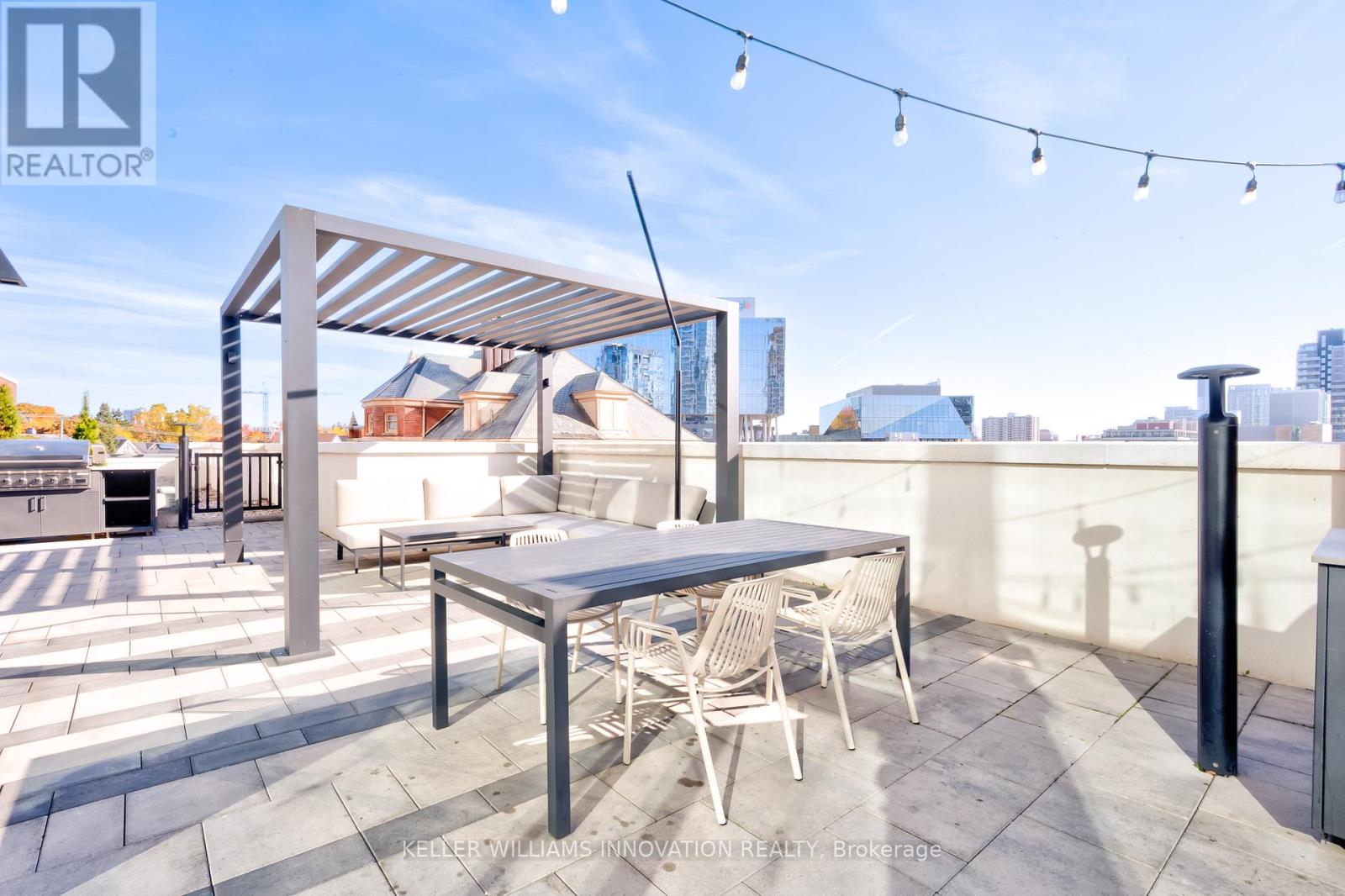 #317 15 WELLINGTON STREET - 32