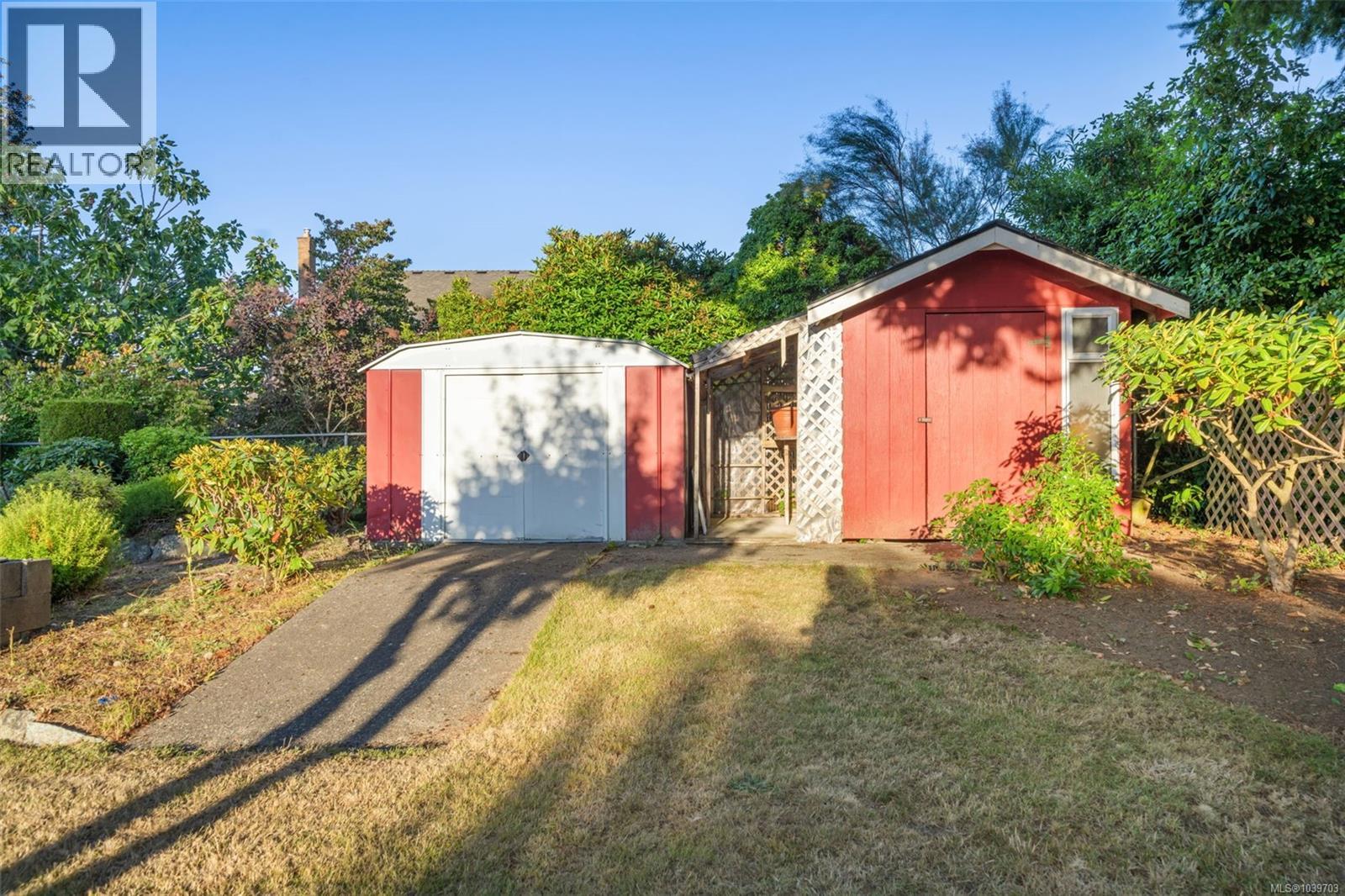 2391 Alta Vista Pl - 34
