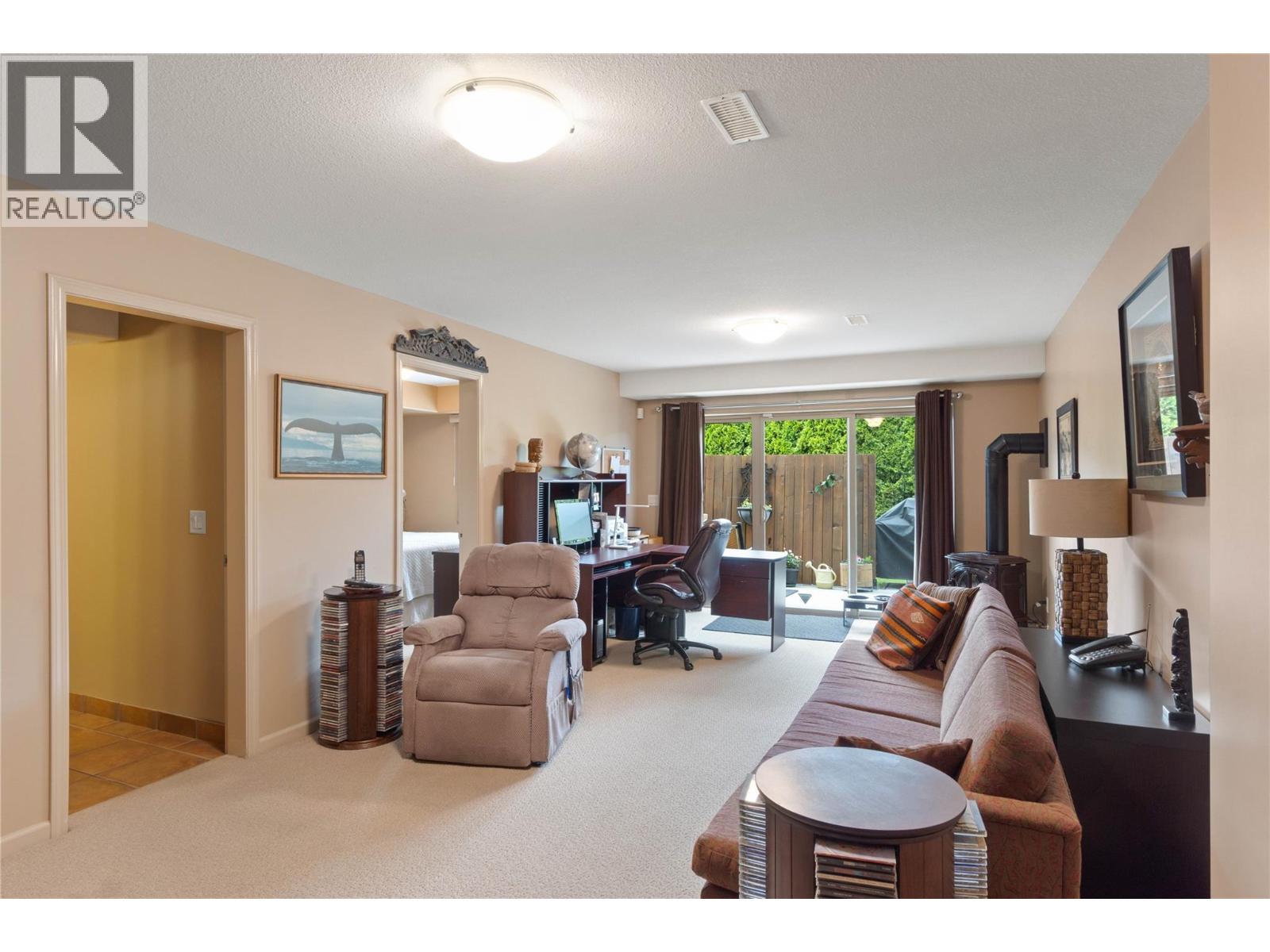 #4 776 Dunrobin Drive - 28