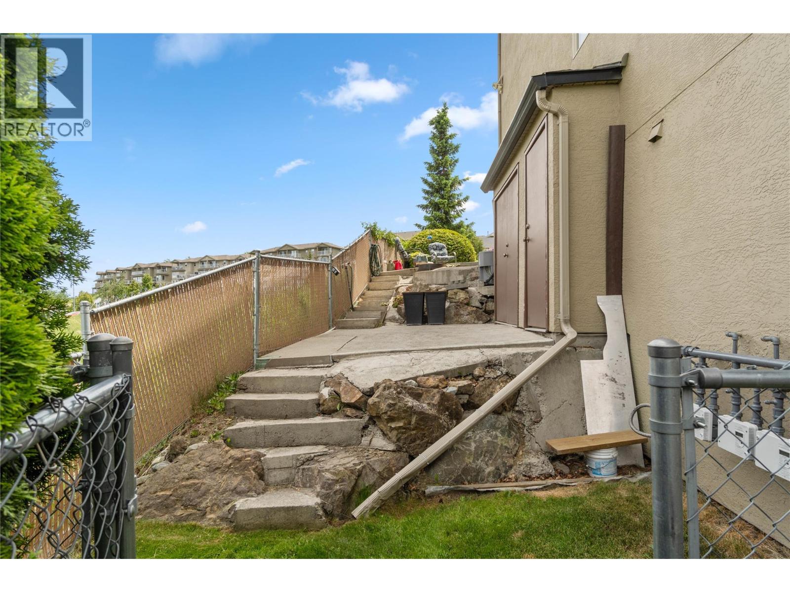 #4 776 Dunrobin Drive - 36