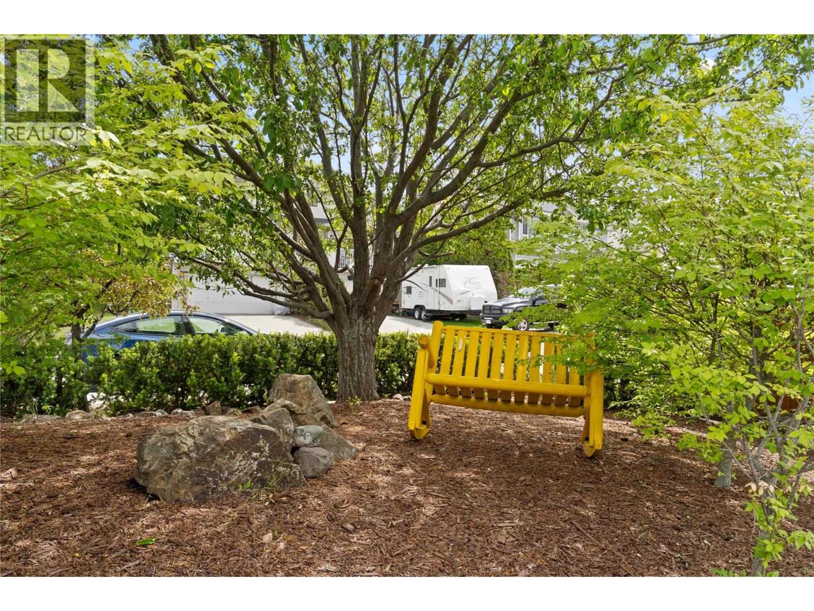 #4 776 Dunrobin Drive - 46