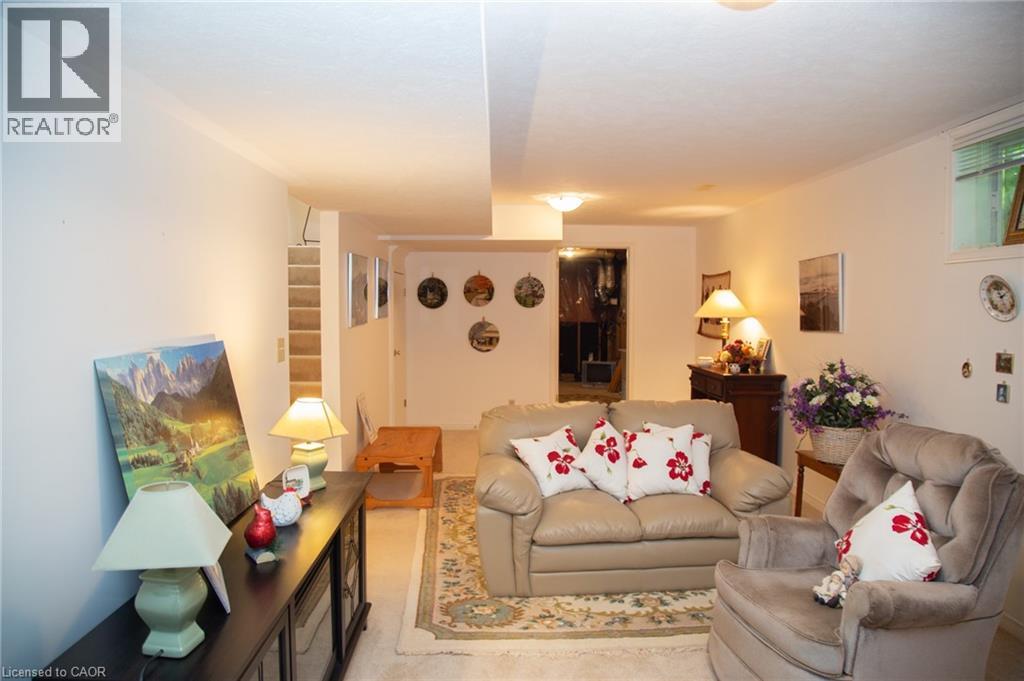 630 GREENOCK Street - 35