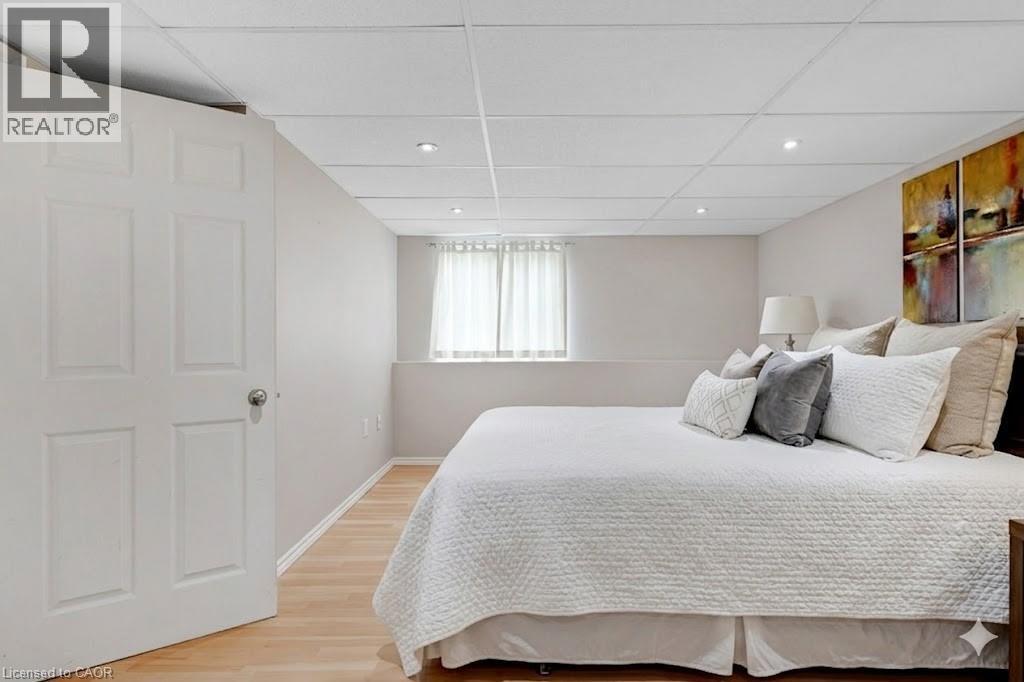 118 CRUMLIN Lane - 32