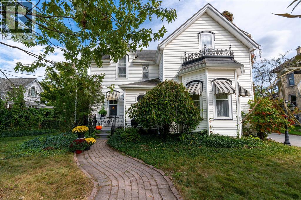 438 Emmeline STREET - 1
