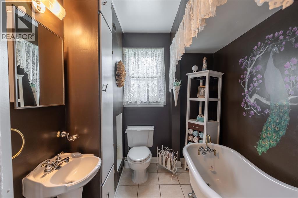 438 Emmeline STREET - 13