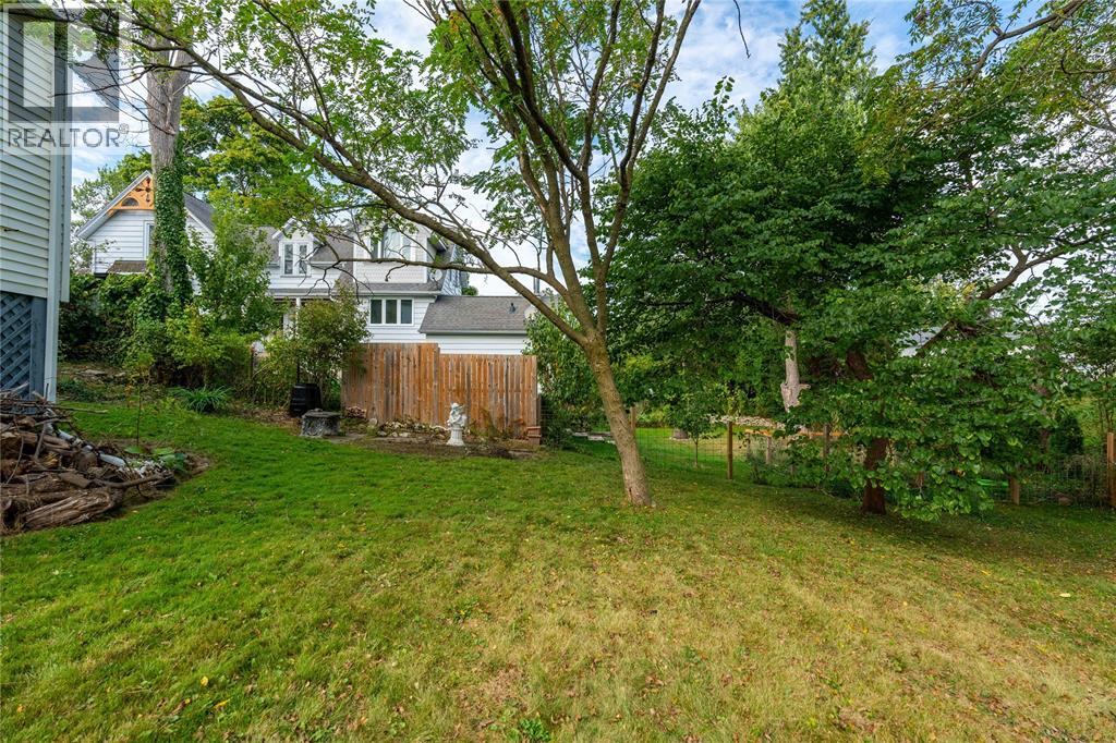 438 Emmeline STREET - 31