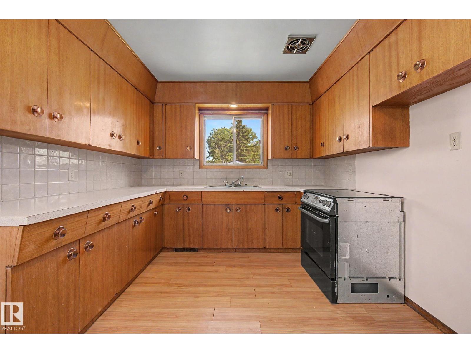 5103 54 AV — photo 10