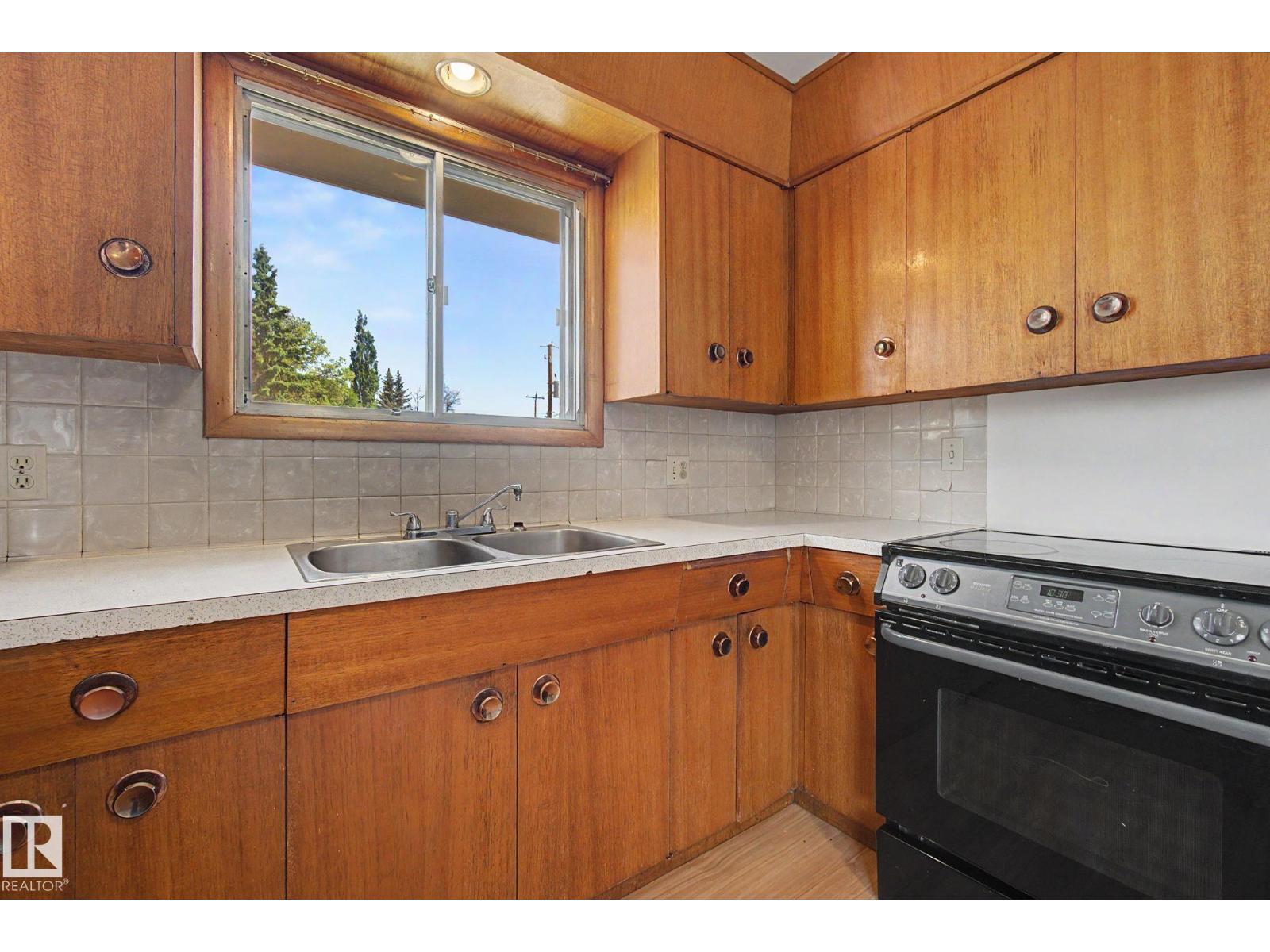 5103 54 AV — photo 11
