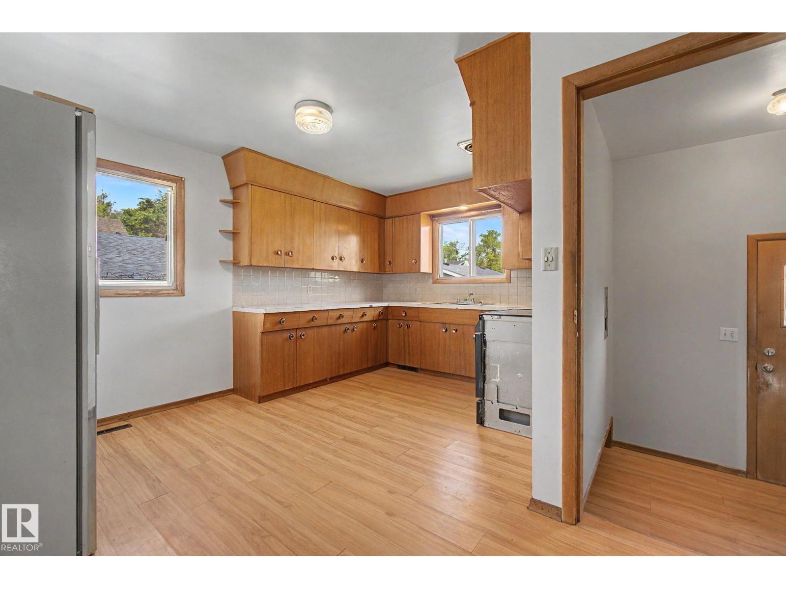5103 54 AV — photo 8