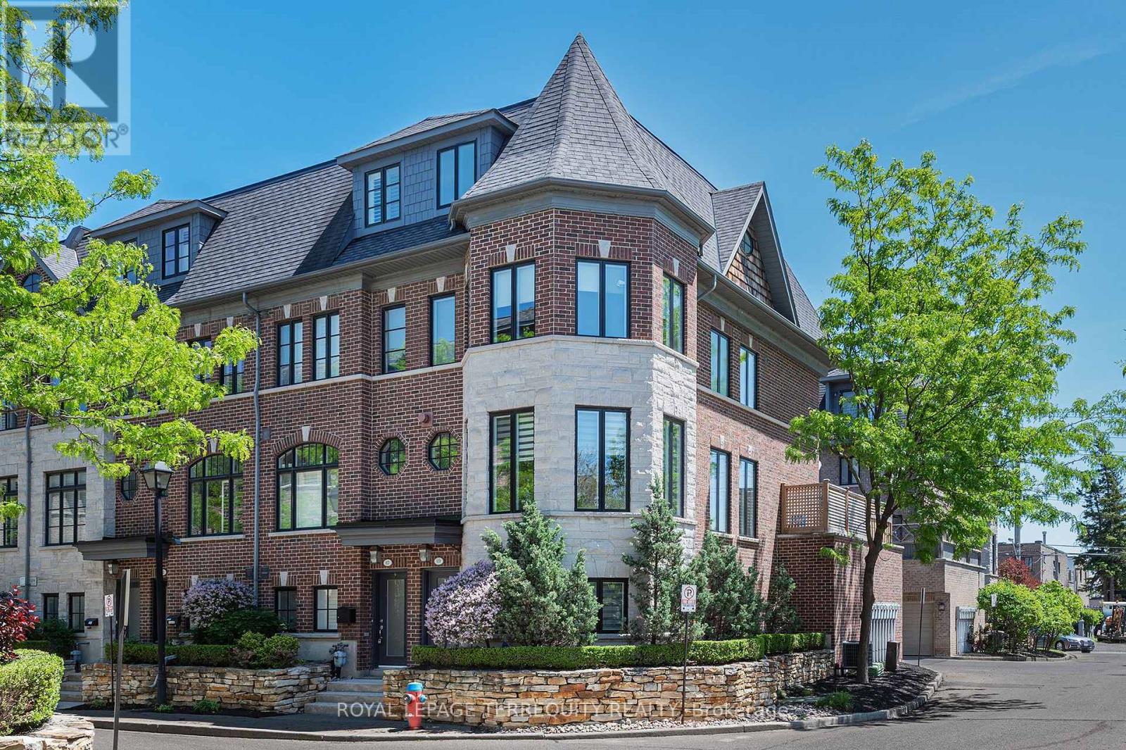 Listing photo of 69 LOBO MEWS