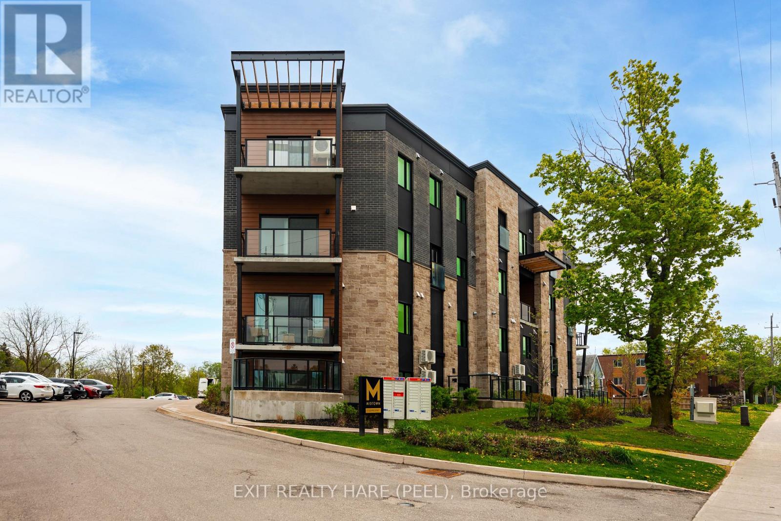 #104 17 CENTRE STREET - 2