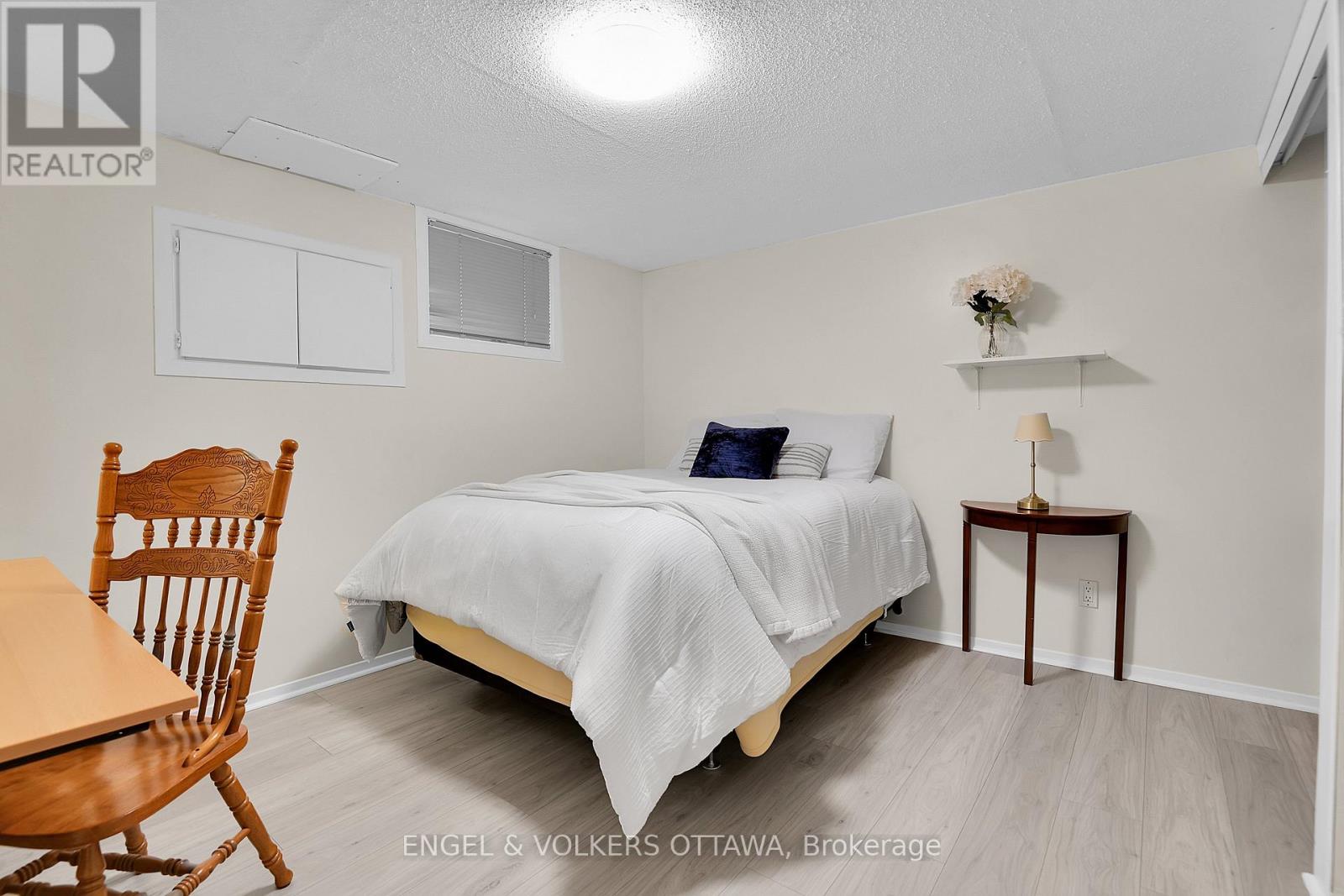 2123 BLUE JAY CRESCENT - 21