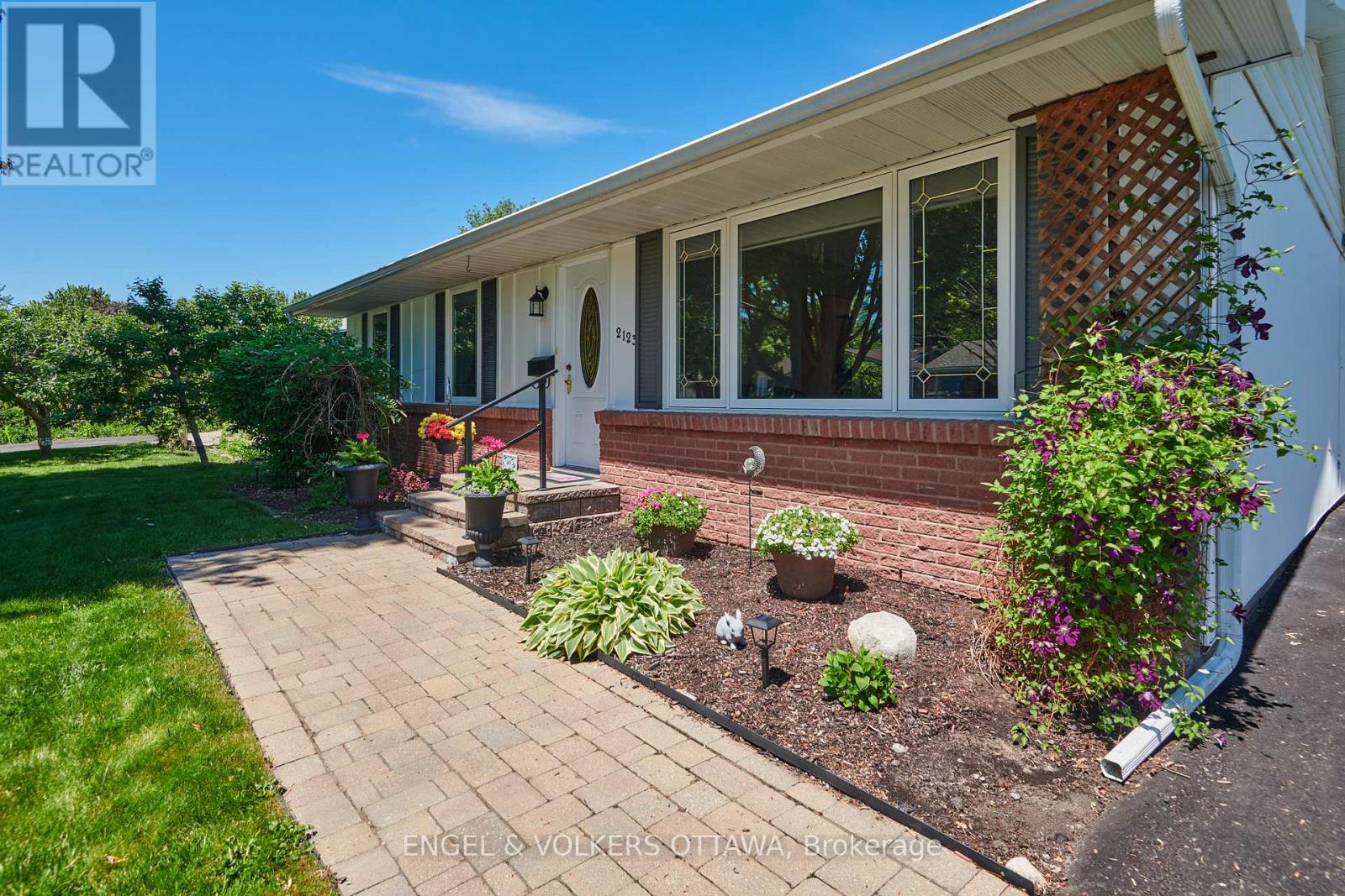 2123 BLUE JAY CRESCENT - 2