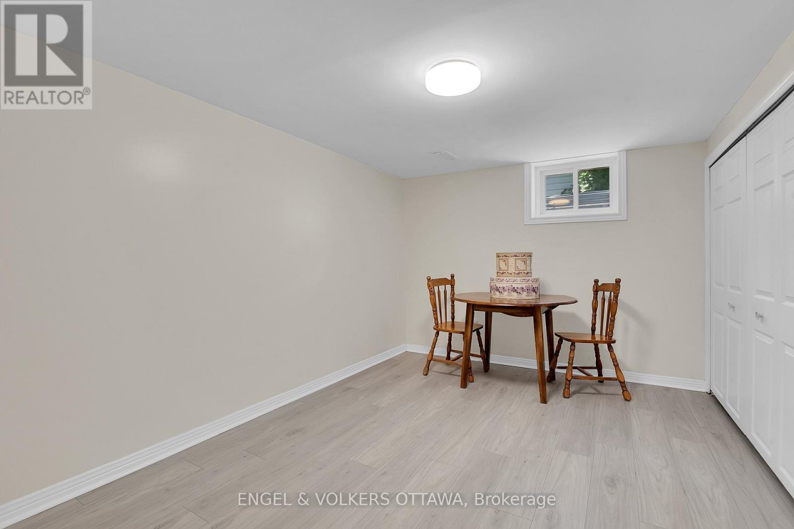 2123 BLUE JAY CRESCENT - 22