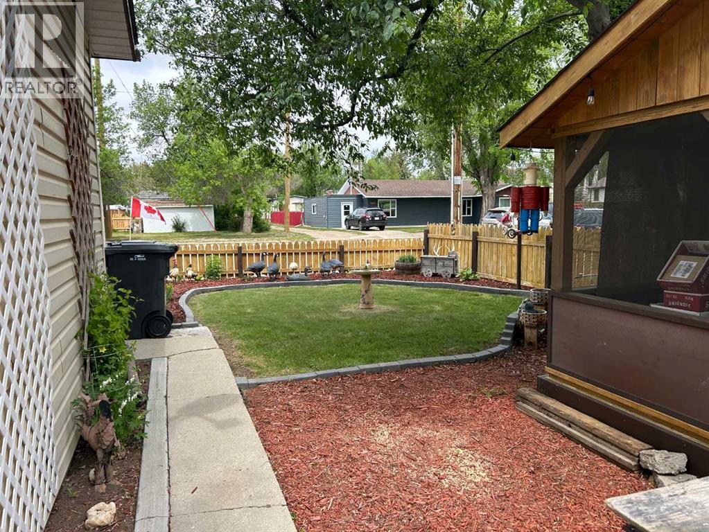 104 4 Avenue NE - 3