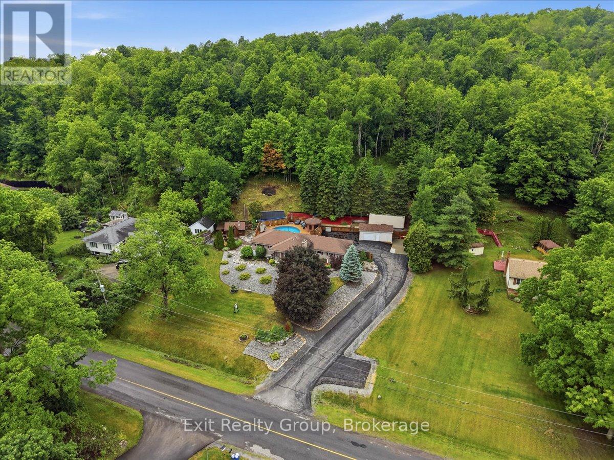 427 TOWNSEND ROAD - 42