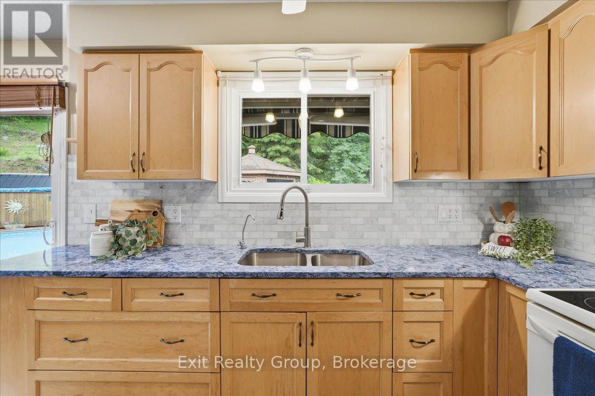 427 TOWNSEND ROAD - 8