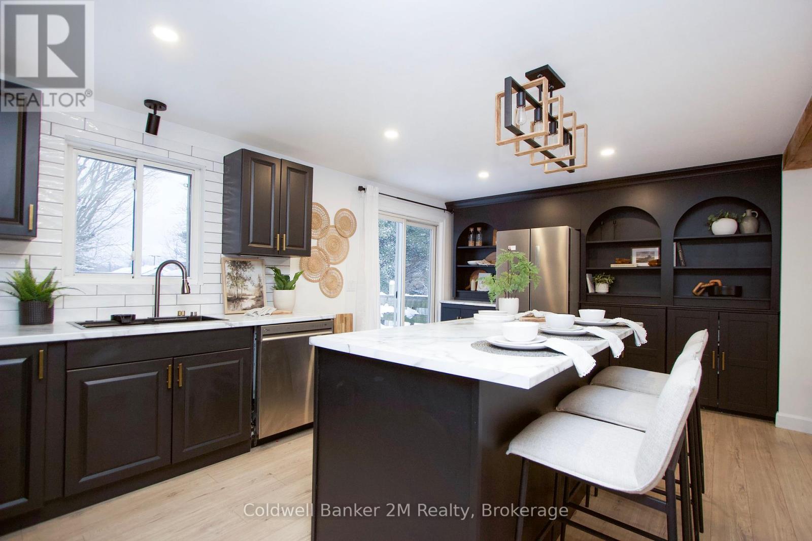 812 BURNHAM STREET - 12