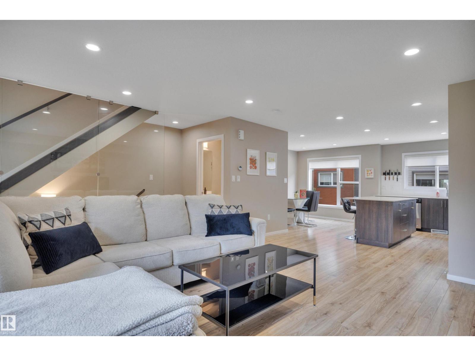 #46 1075 ROSENTHAL BV NW — photo 10