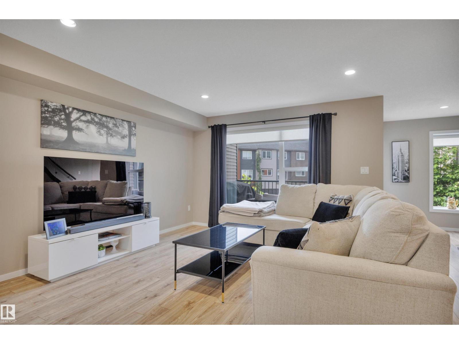 #46 1075 ROSENTHAL BV NW — photo 8