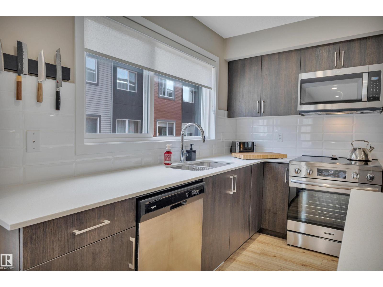 #46 1075 ROSENTHAL BV NW — photo 12