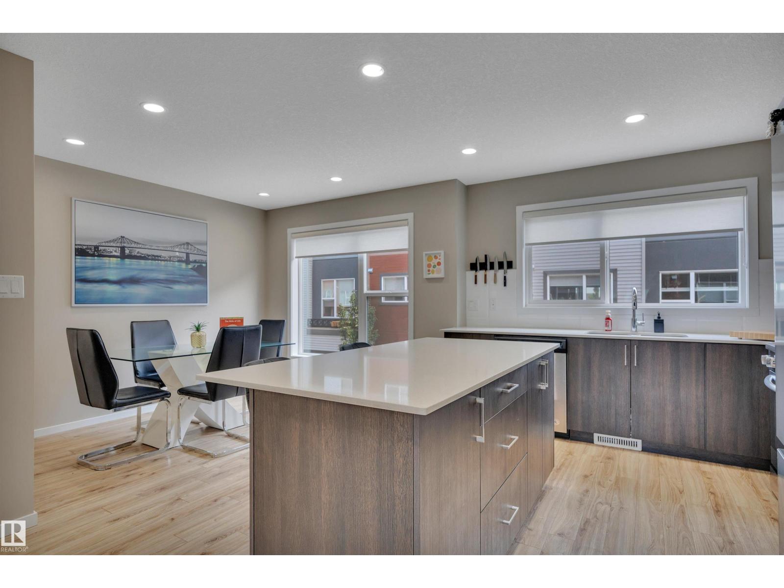 #46 1075 ROSENTHAL BV NW — photo 15