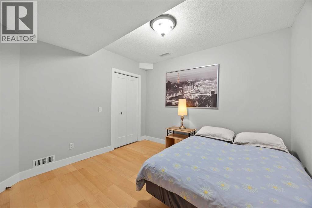 260 Riverside Mews SE - 40