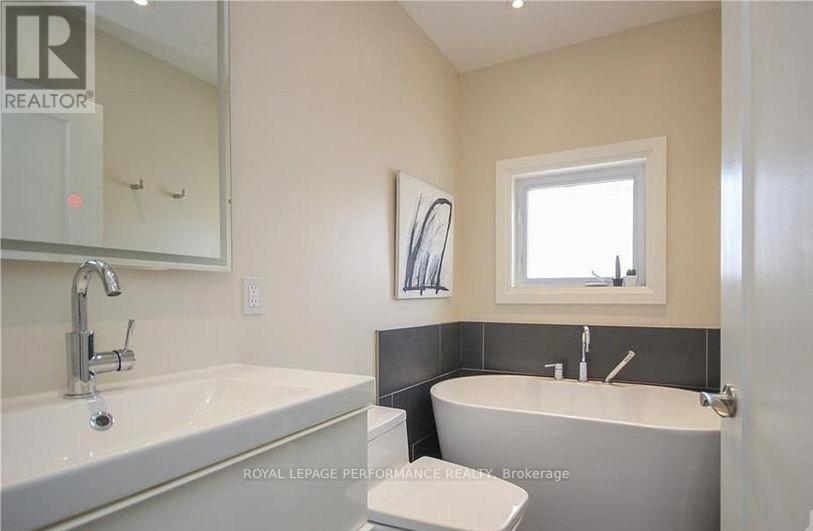 4 Bed, 4 Bath House for Sale in Ottawa – 168 STEWART STREET W, Ottawa – MLS# X13432404 - Image 14