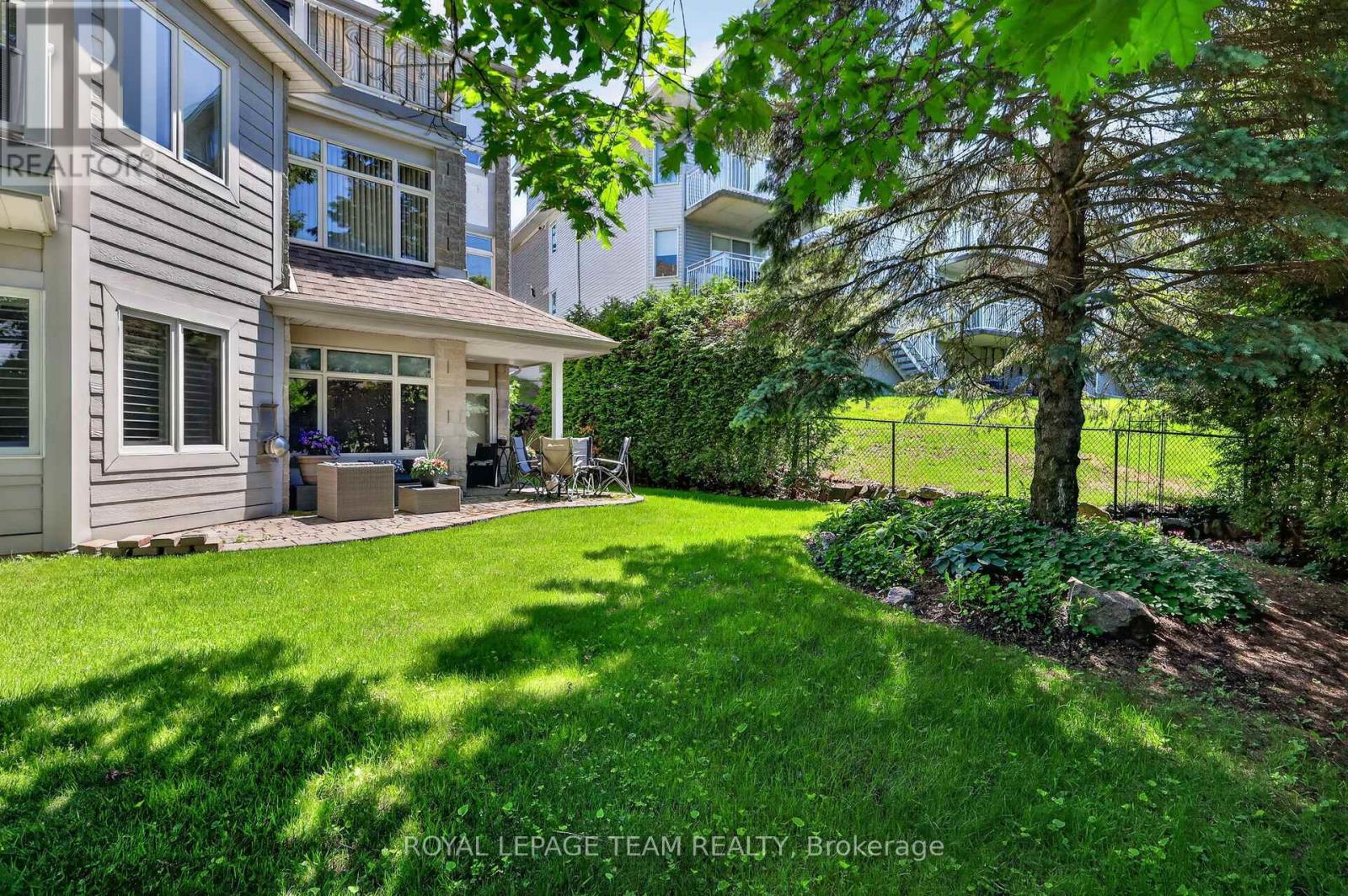 3 Bed, 2 Bath House for Sale in Ottawa – 91 ROBSON COURT, Ottawa – MLS# X13432418 - Image 2