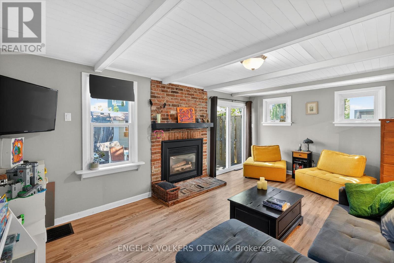 438 BYRON AVENUE - 12