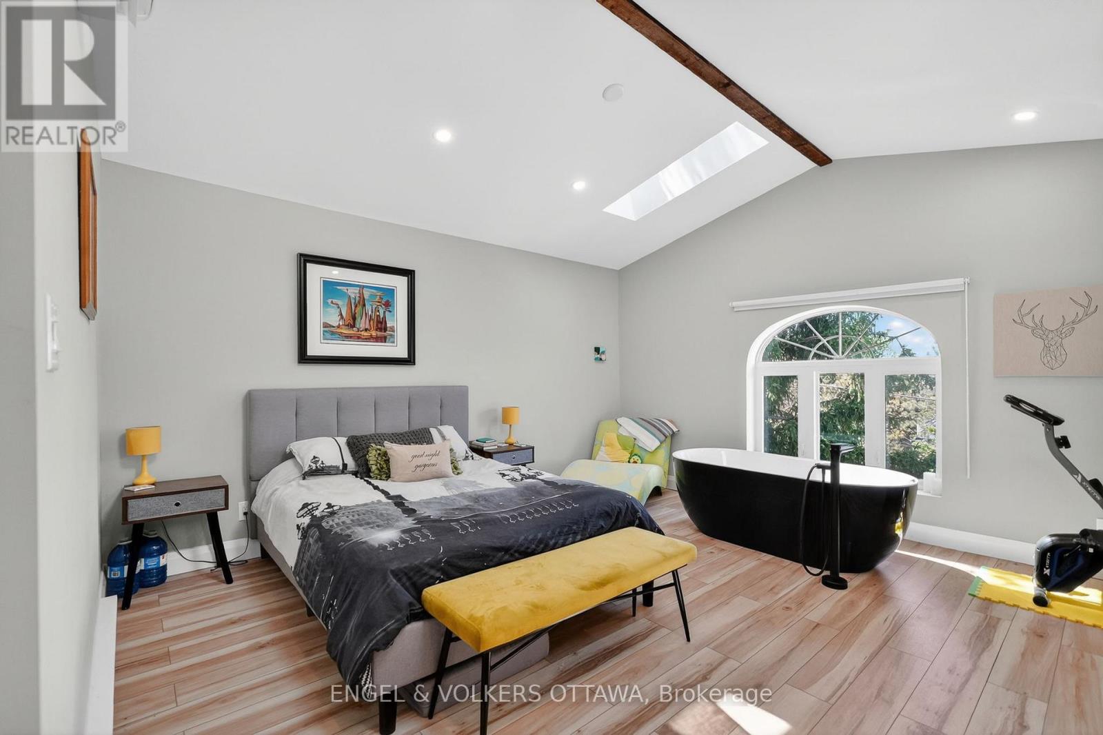 438 BYRON AVENUE - 23