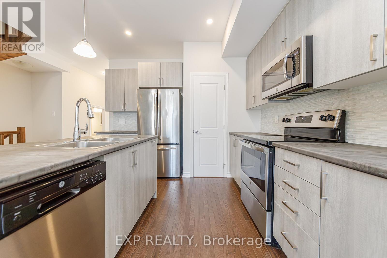 3 Bed, 4 Bath House for Sale in Ottawa – 18 ROOKIE CRESCENT, Ottawa – MLS# X13432576 - Image 9