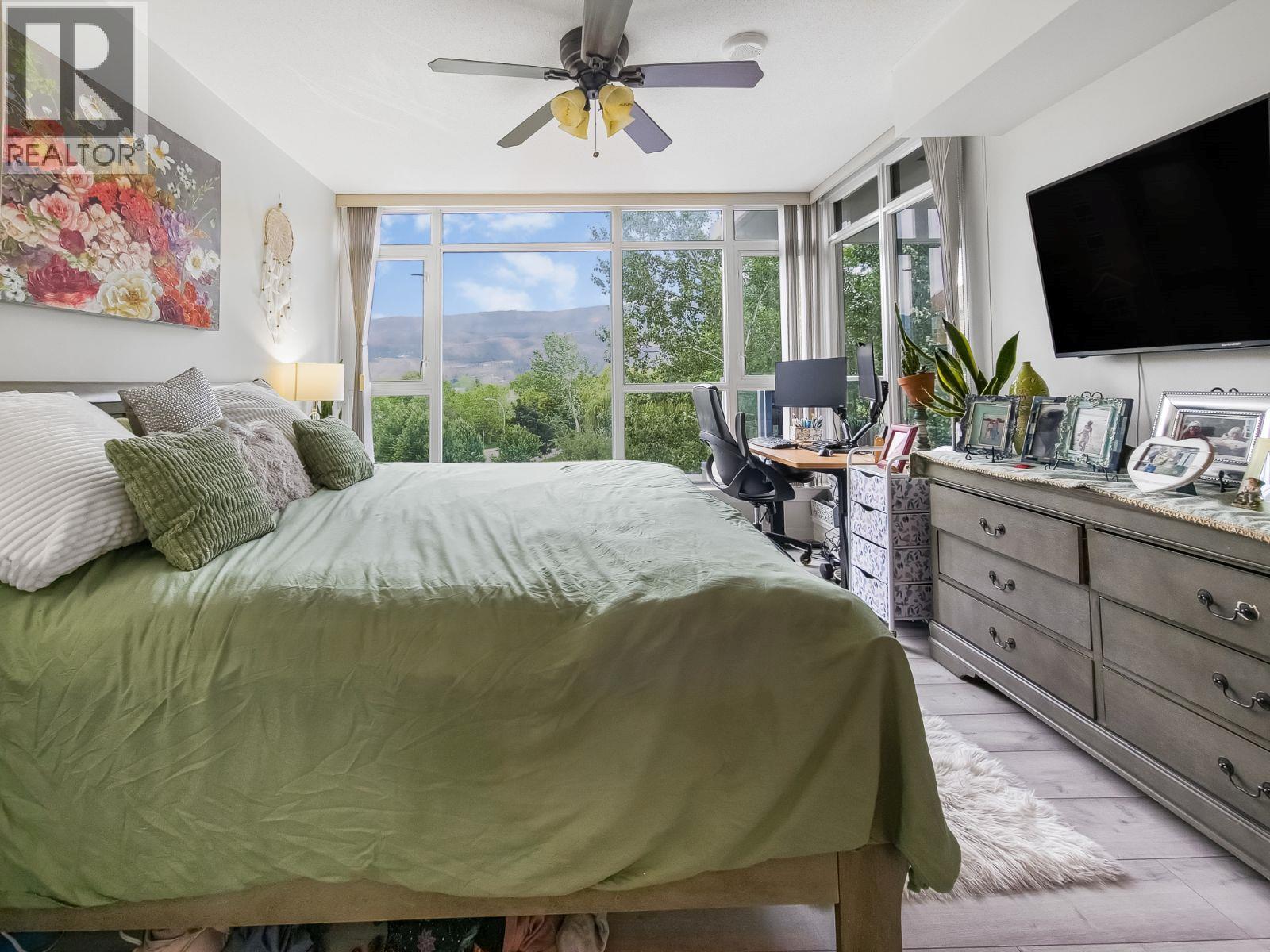 401 1075 Sunset Drive, Kelowna