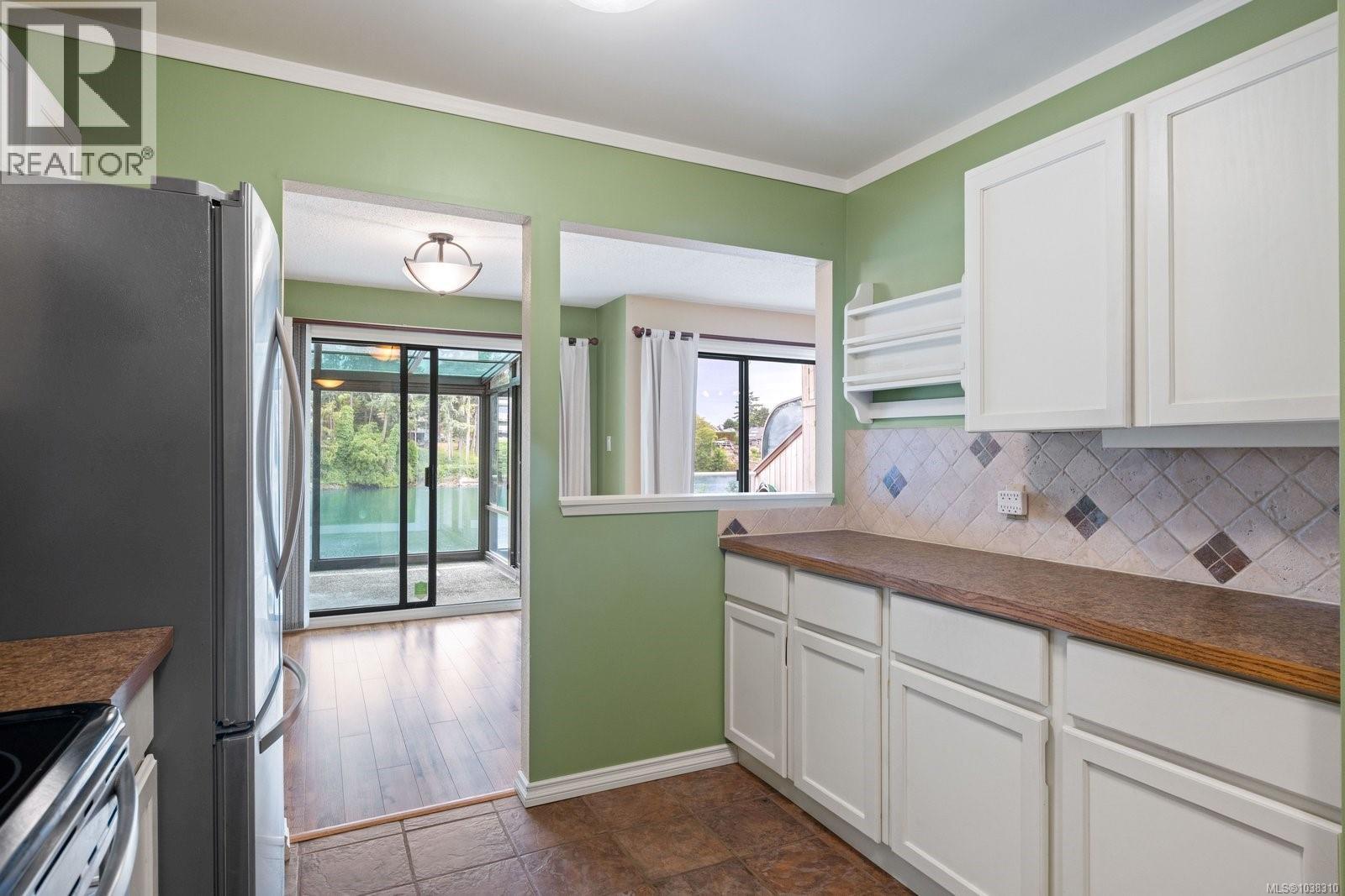 #3 67 Gorge Rd W - 13