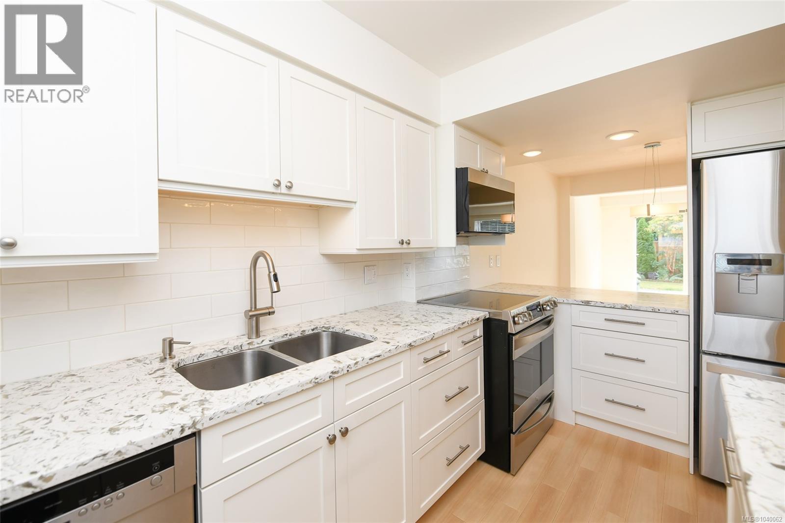 #305 1537 Noel Ave - 21