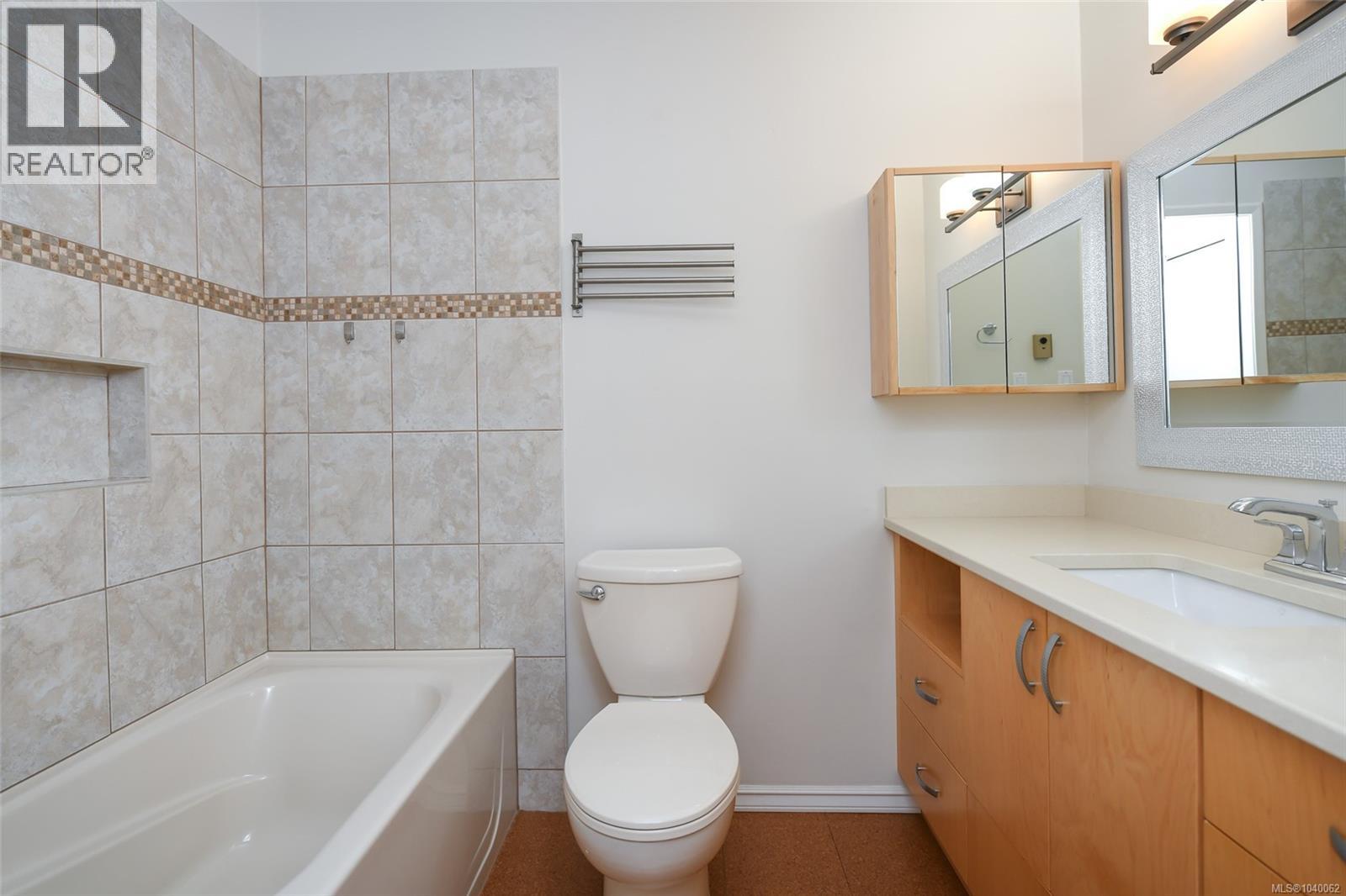 #305 1537 Noel Ave - 33