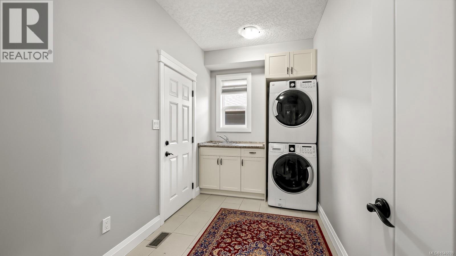 2593 Kendal Ave - 19