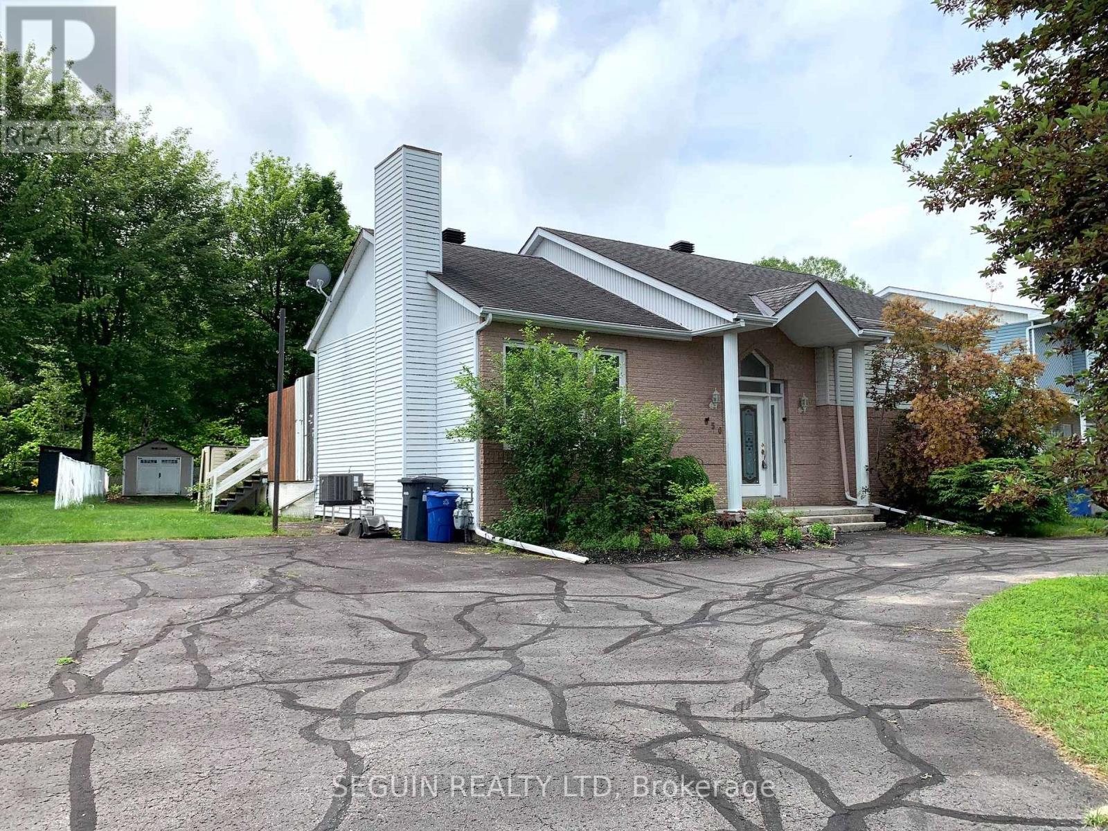 650 BERTHIAUME STREET - 1