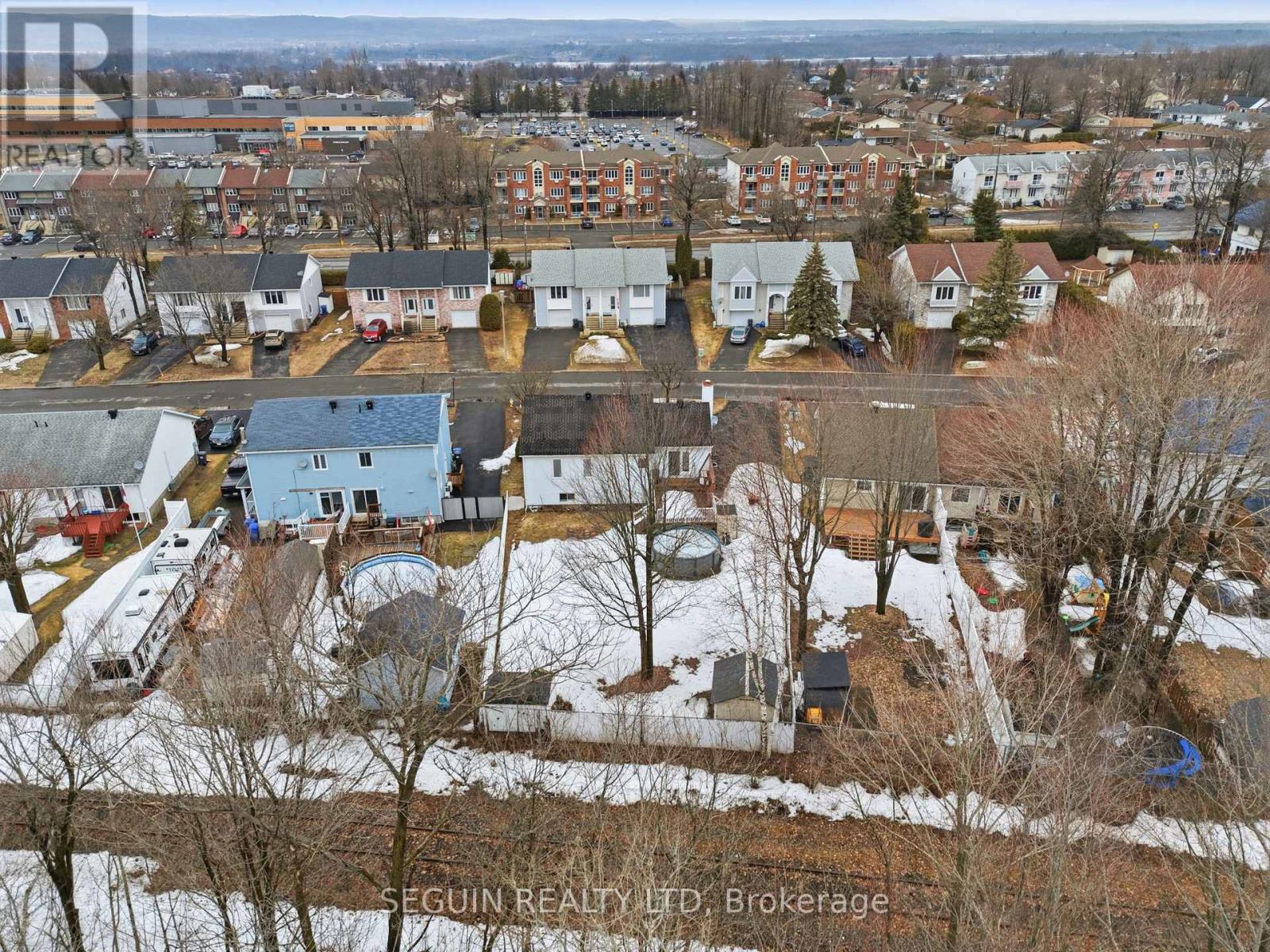 650 BERTHIAUME STREET - 7