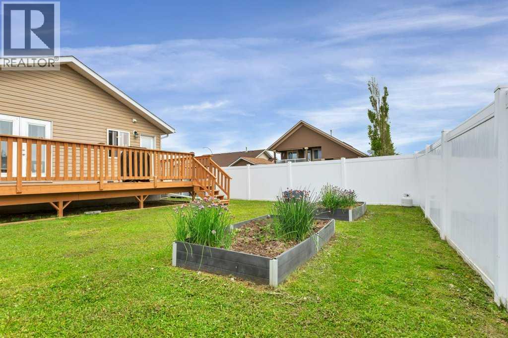 12 Oswald Close — photo 44