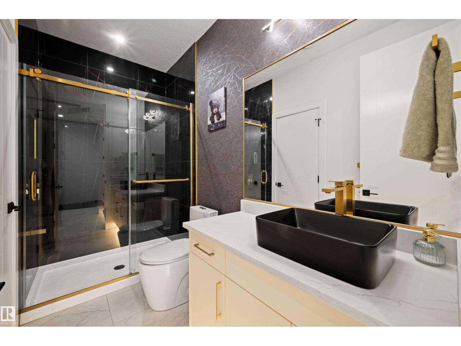 3512 45 AV NW - 10