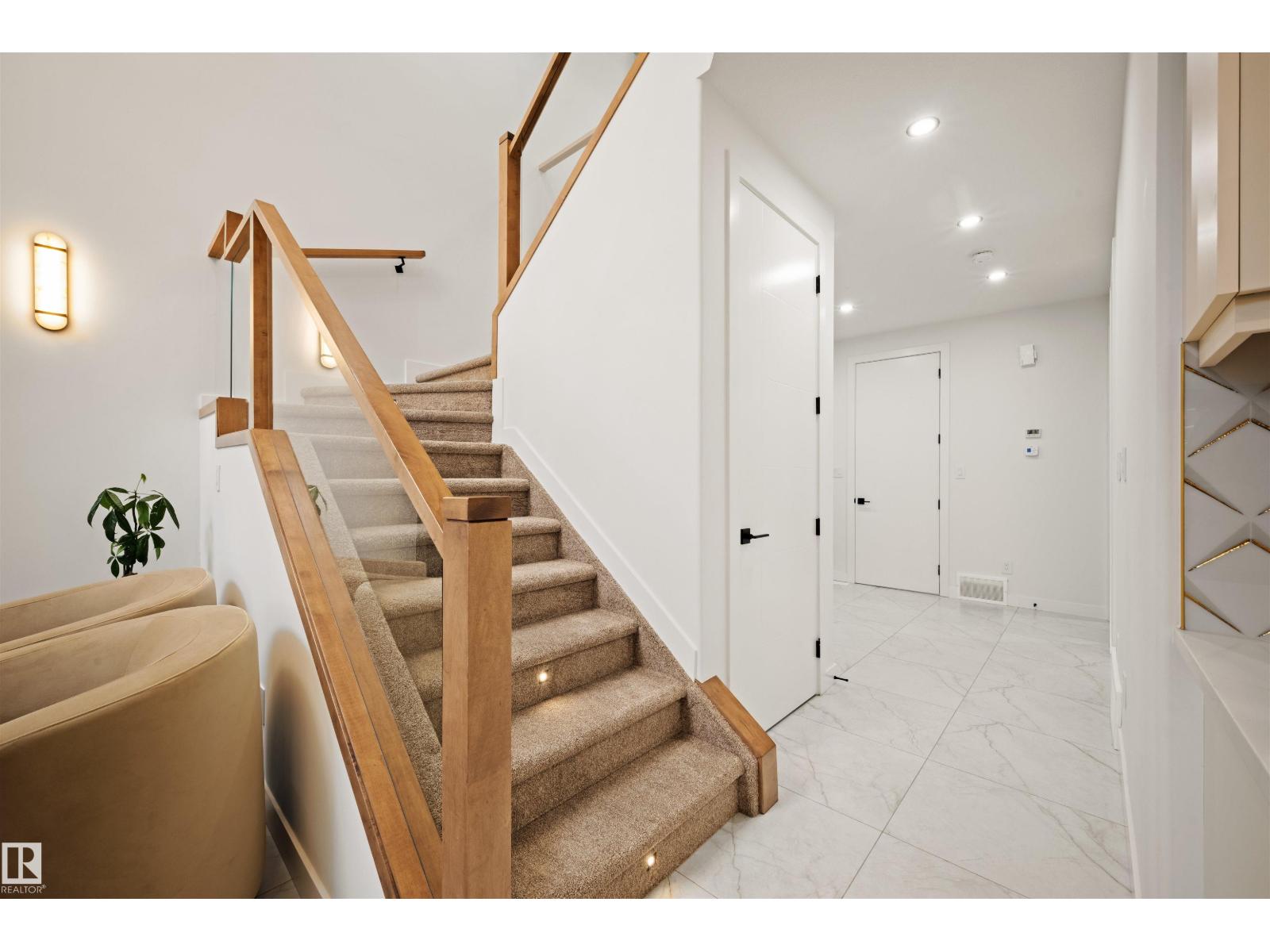 3512 45 AV NW - 11