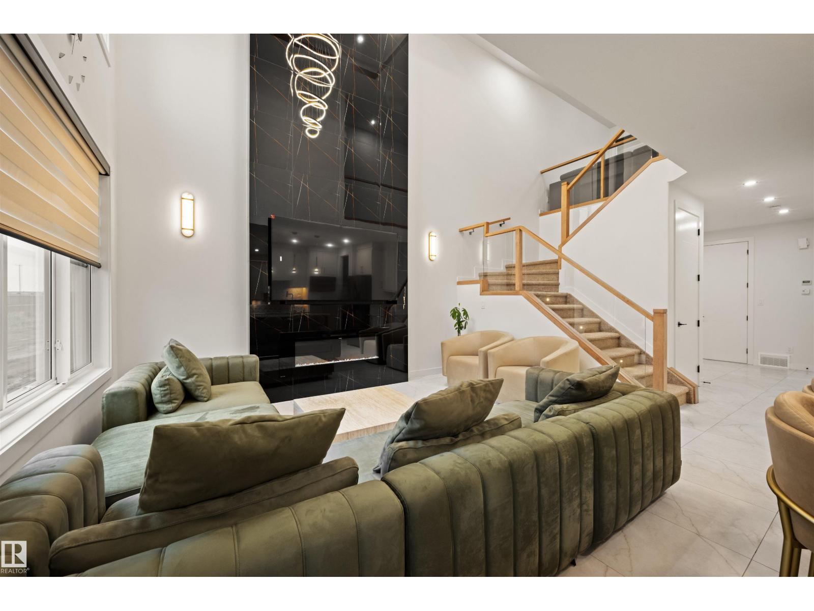 3512 45 AV NW - 13
