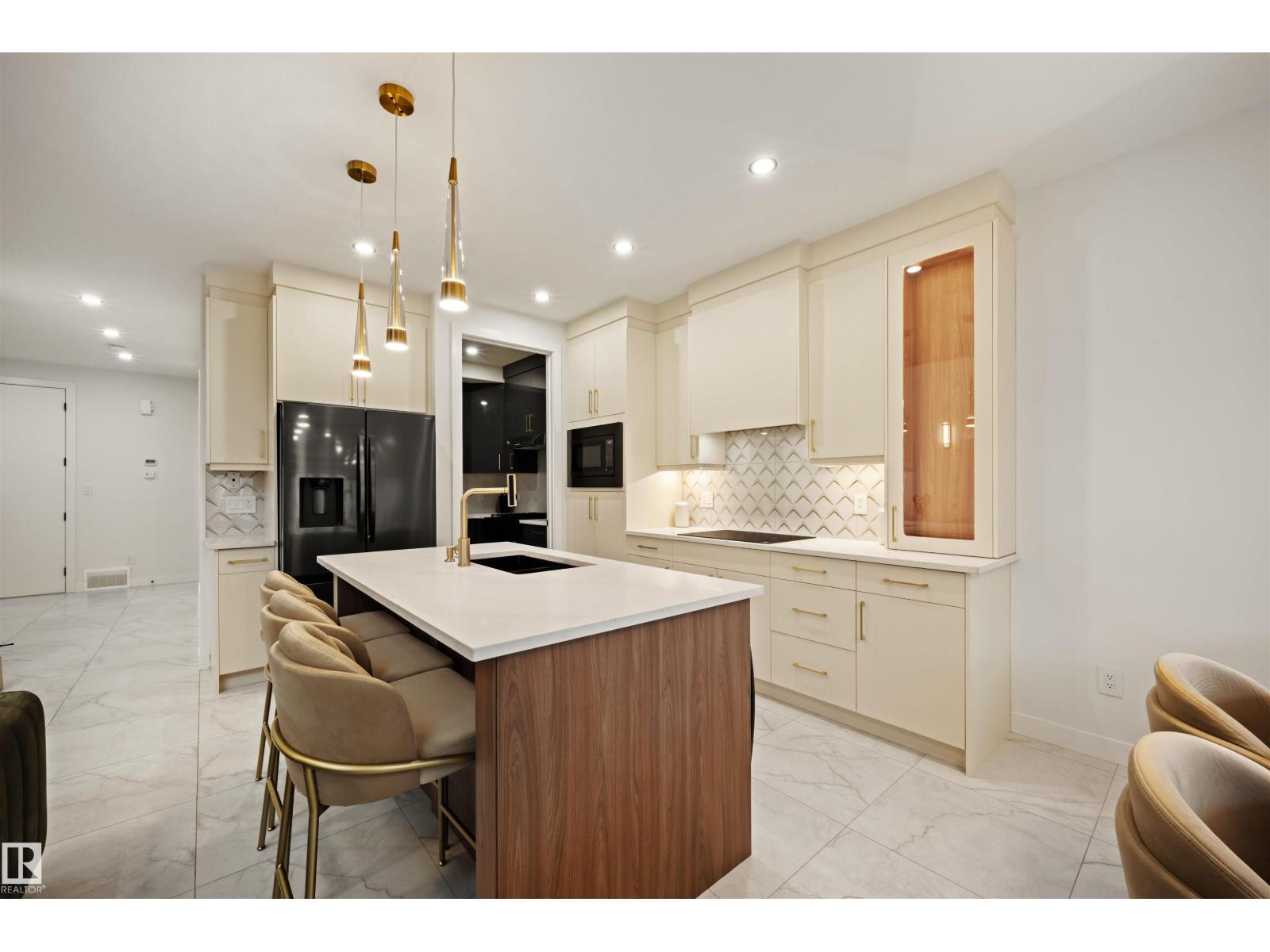 3512 45 AV NW - 14