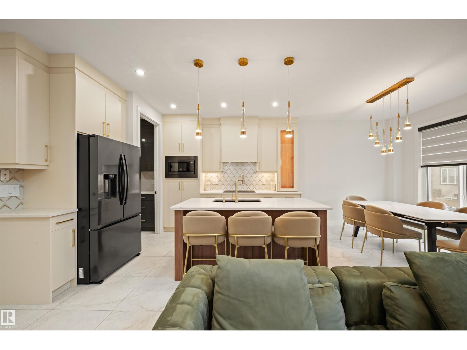 3512 45 AV NW - 15