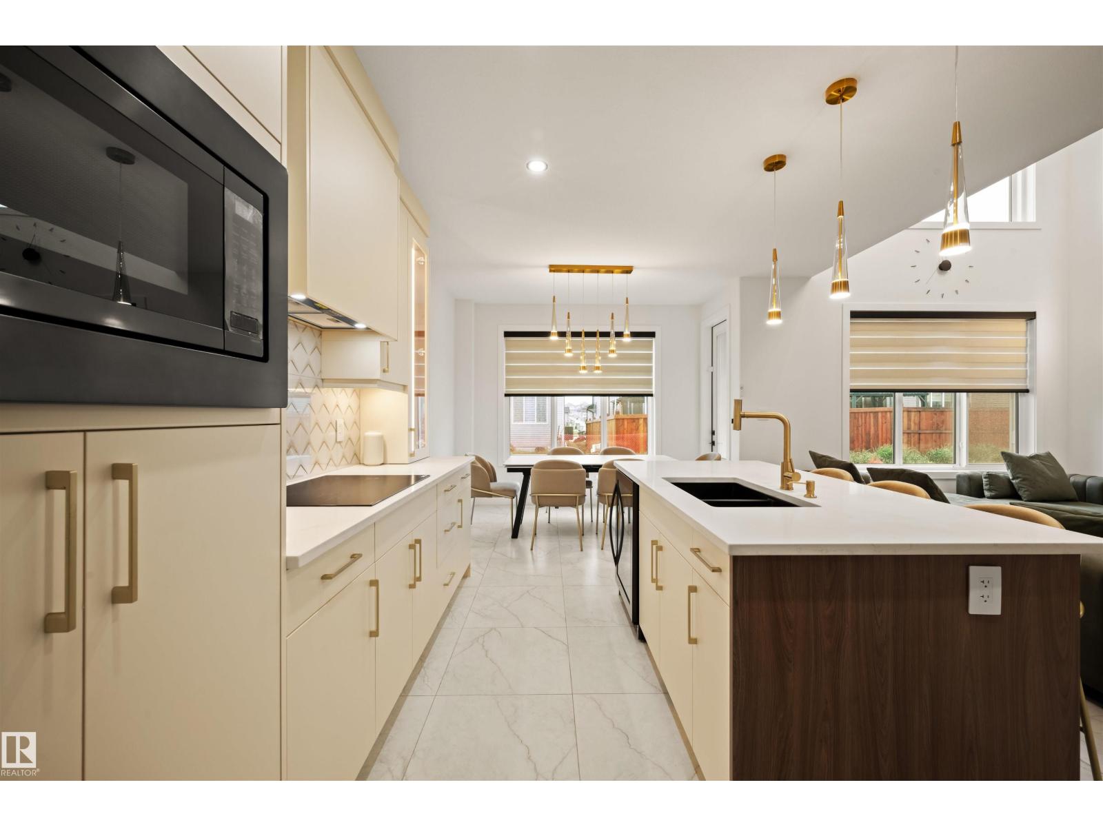 3512 45 AV NW - 16