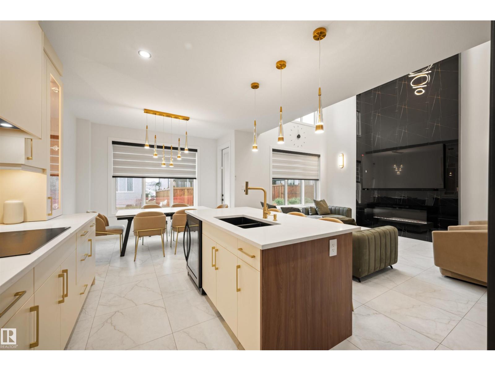 3512 45 AV NW - 17