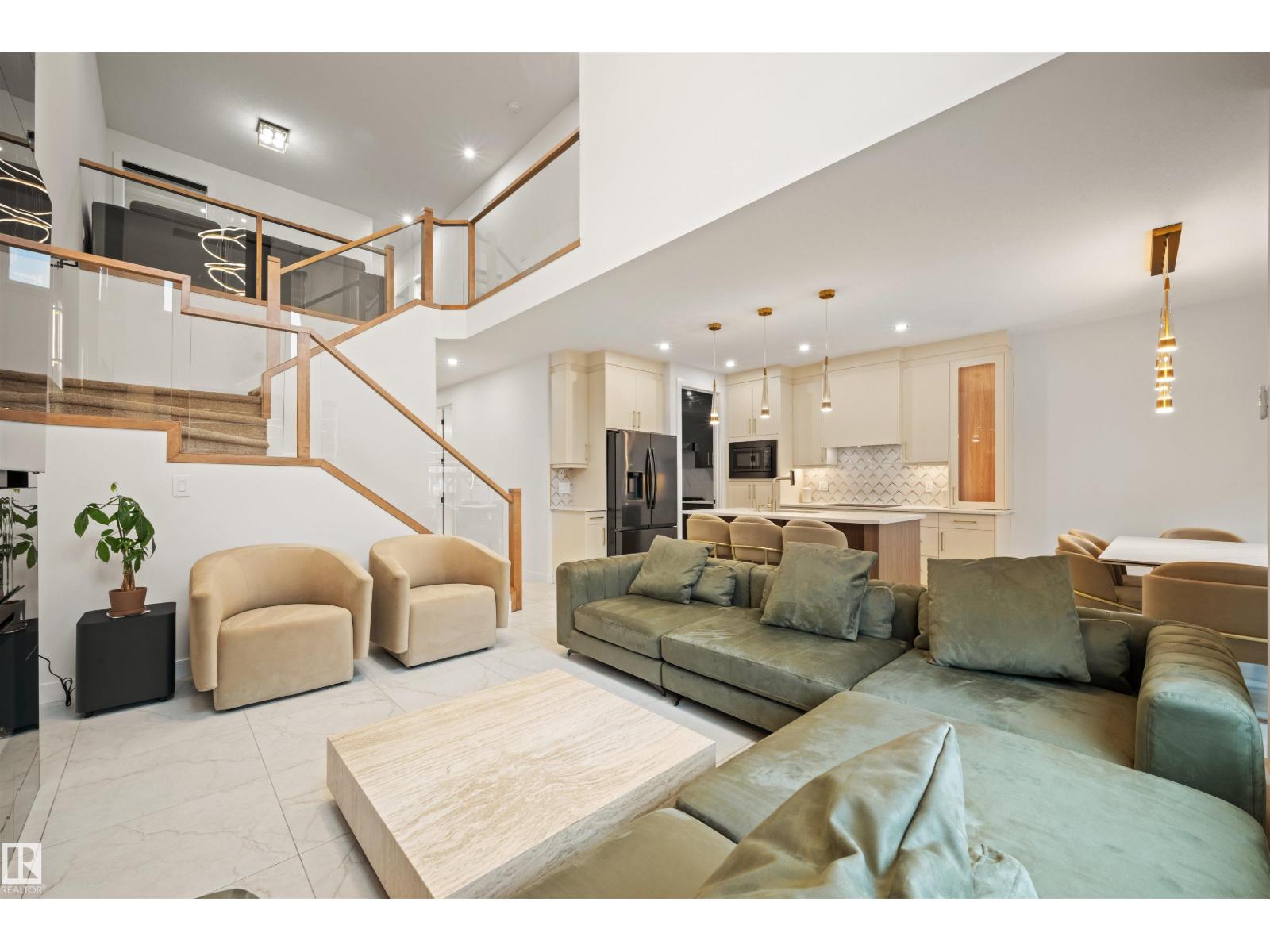 3512 45 AV NW - 21