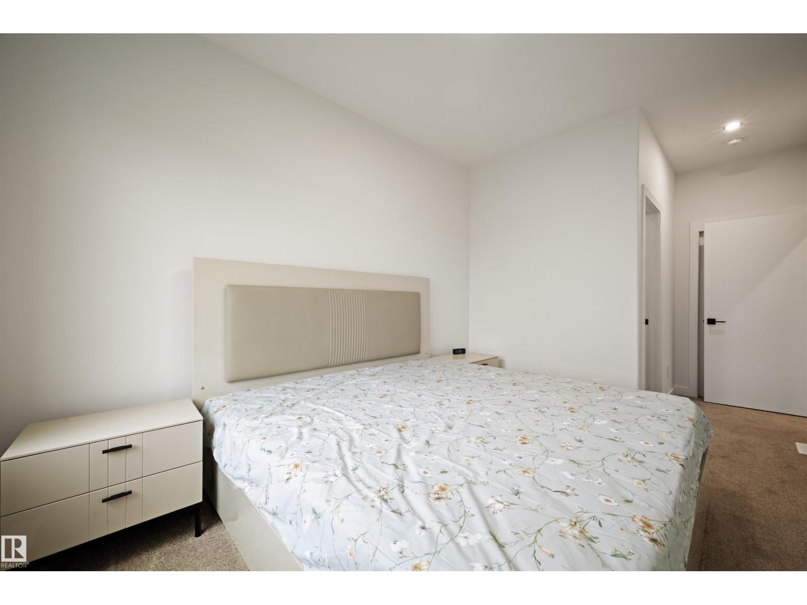 3512 45 AV NW - 28